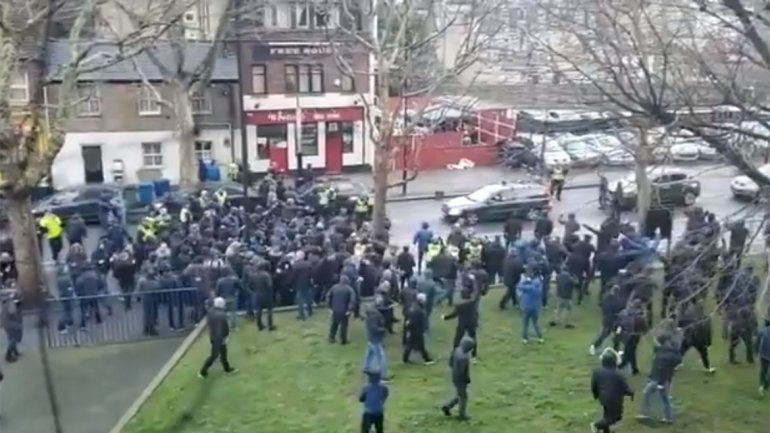 Video: brutal pelea mano a mano de hooligans ingleses