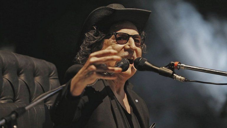 El genial músico ya había mostrado su descontento con Macri porque brindaba con agua.