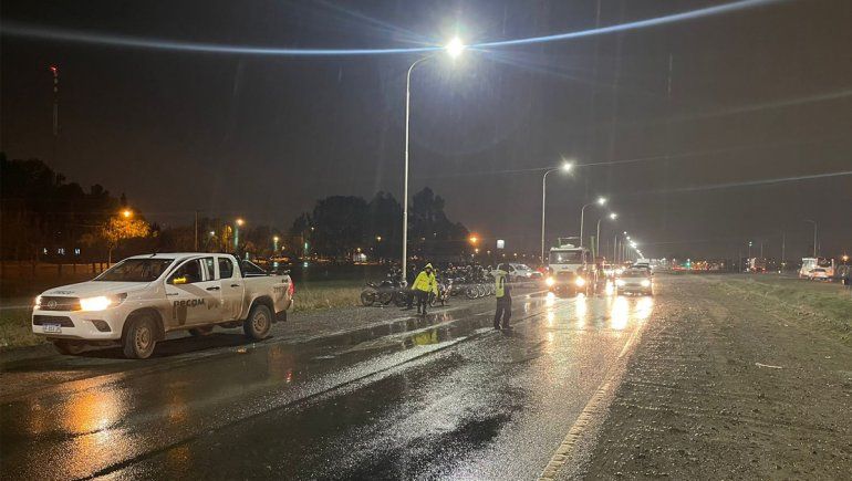 Siete empleados iban a la empresa corriendo picadas en sus motos