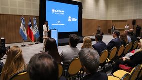 La ministra de Turismo y Medio Ambiente, Leticia Esteves, fue una de las oradores del lanzamiento de Latam | LM Neuquen La ministra de Turismo y Medio Ambiente, Leticia Esteves, fue una de las oradores del lanzamiento de Latam