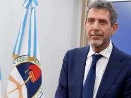 Luis Caputo, “agradeció el compromiso y la labor” de Pierrini durante su gestión al frente de la Secretaría. Luis Caputo, “agradeció el compromiso y la labor” de Pierrini durante su gestión al frente de la Secretaría.