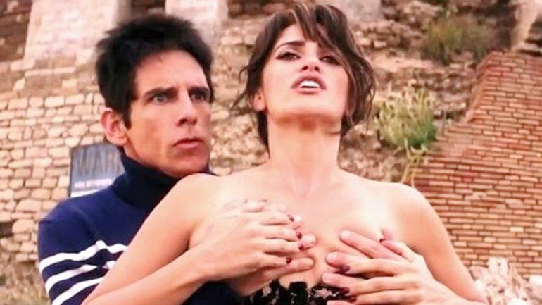 Penélope le pone el glamour de los sesenta