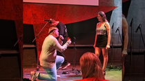 El pedido de casamiento terminó en una escena incómoda. El pedido de casamiento terminó en una escena incómoda.