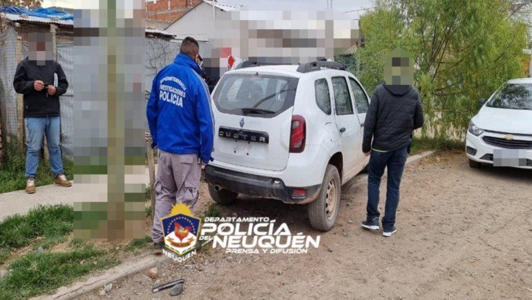 En una vivienda de Valentina Sur encontraron una camioneta que había sido robada en Centenario.