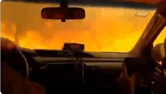 Impactante video: bomberos atraviesan un túnel de fuego
