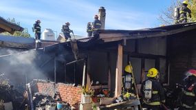 Un incendio en un quincho afectó a un vecino por inhalación de humo. | LM Neuquen Un incendio en un quincho afectó a un vecino por inhalación de humo.