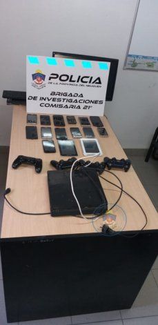 Fueron por un robo y dieron con 13 celulares y dos tablets