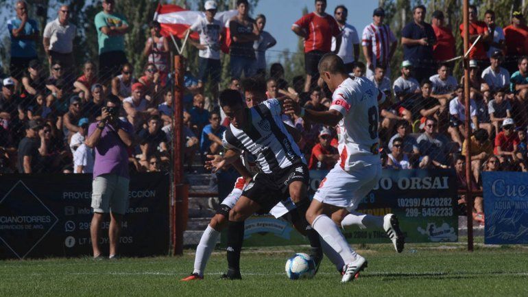 Así fue la goleada albinegra a Independiente en La Chacra