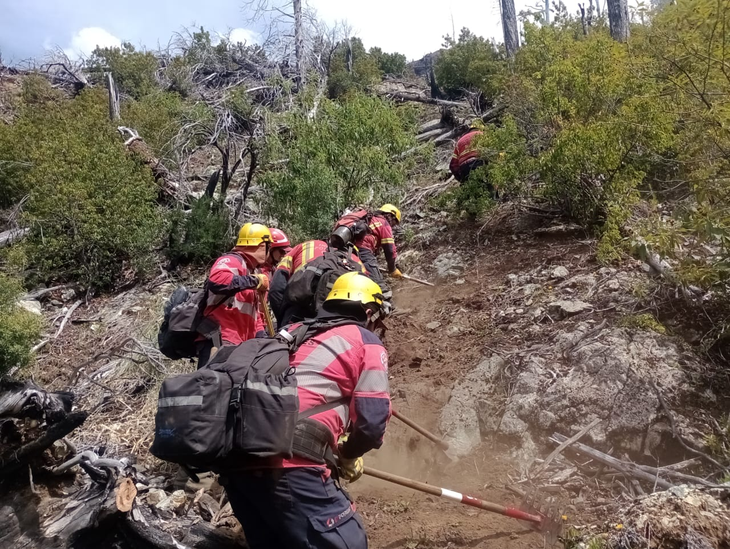 Apertura de fajas con pendientes pronunciadas, mucho esfuerzo y exigencia física. Foto: Jefe de Brigada Marcos Fernández (Base de Servicio Pto. Patriada).