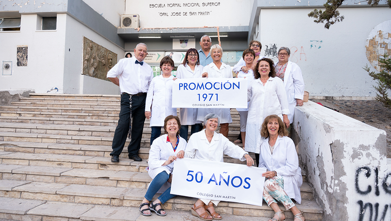 En las mismas escalinatas, pero 50 años después