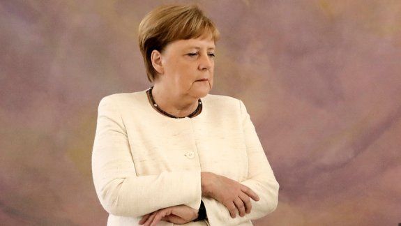 Merkel volvió a temblar en un acto público en Berlín
