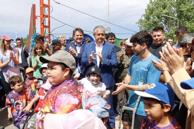 El intendente Gaido acompañó la puesta en valor del Parque Valentina y prometió cubrirlo de actividades deportivas.