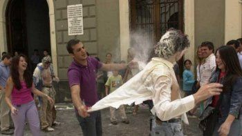 Un clásico con los flamantes graduados: baño de harina y huevos.