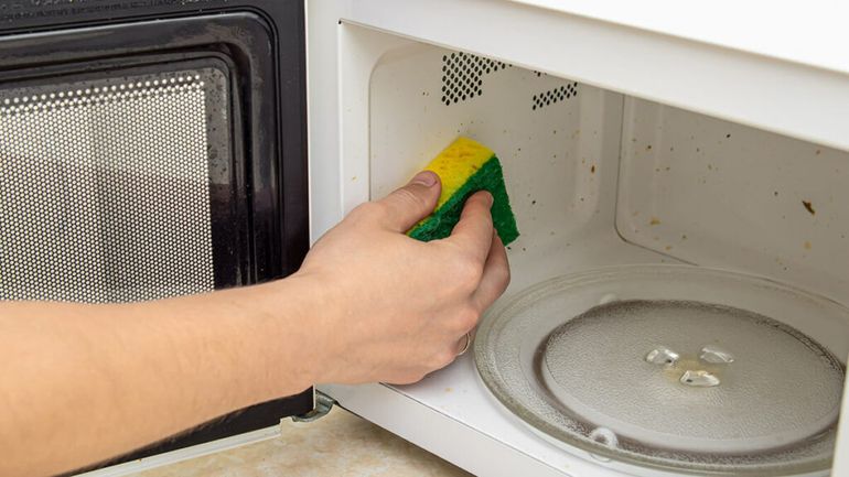 No se recomienda usar paños abrasivos para la limpieza. No se recomienda usar paños abrasivos para la limpieza.