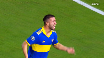 Weigandt festeja el 1-0 para Boca. 