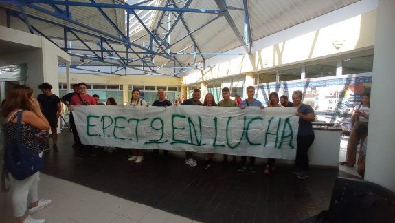 Estudiantes de la EPET N° 9 de Plottier volvieron a marchar al CPE