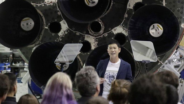 Millonario busca novia para viajara la Luna