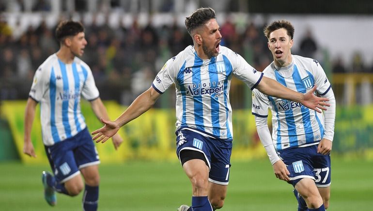 El eterno Hauche festeja su gol