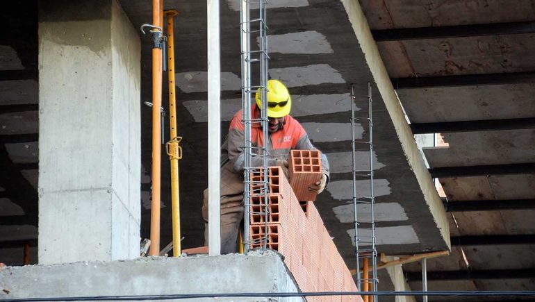 Nuevos sueldos UOCRA: cuánto gana un albañil en enero de 2026