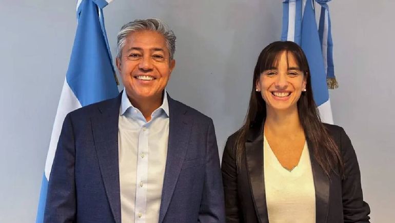Rolando Figueroa y la secretaria de Ambiente y Recursos Naturales