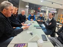 reunion con diputados: los discolos de la fruta aseguran que el sector esta en quiebra reunion con diputados: los discolos de la fruta aseguran que el sector esta en quiebra