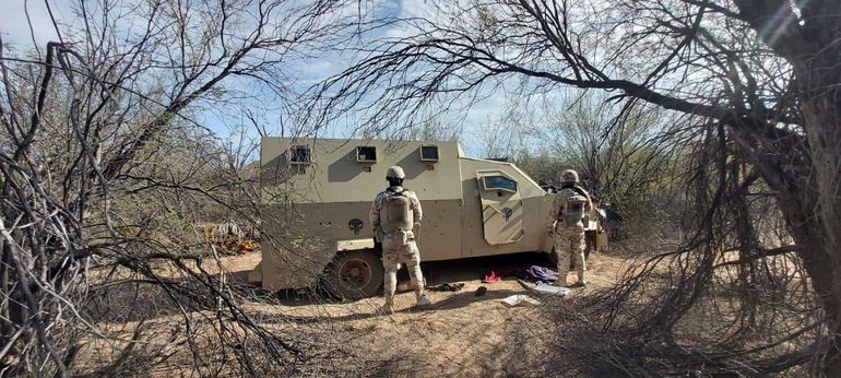 Camioneta blindada narco capturada por las fuerzas militares en México. Camioneta blindada narco capturada por las fuerzas militares en México.