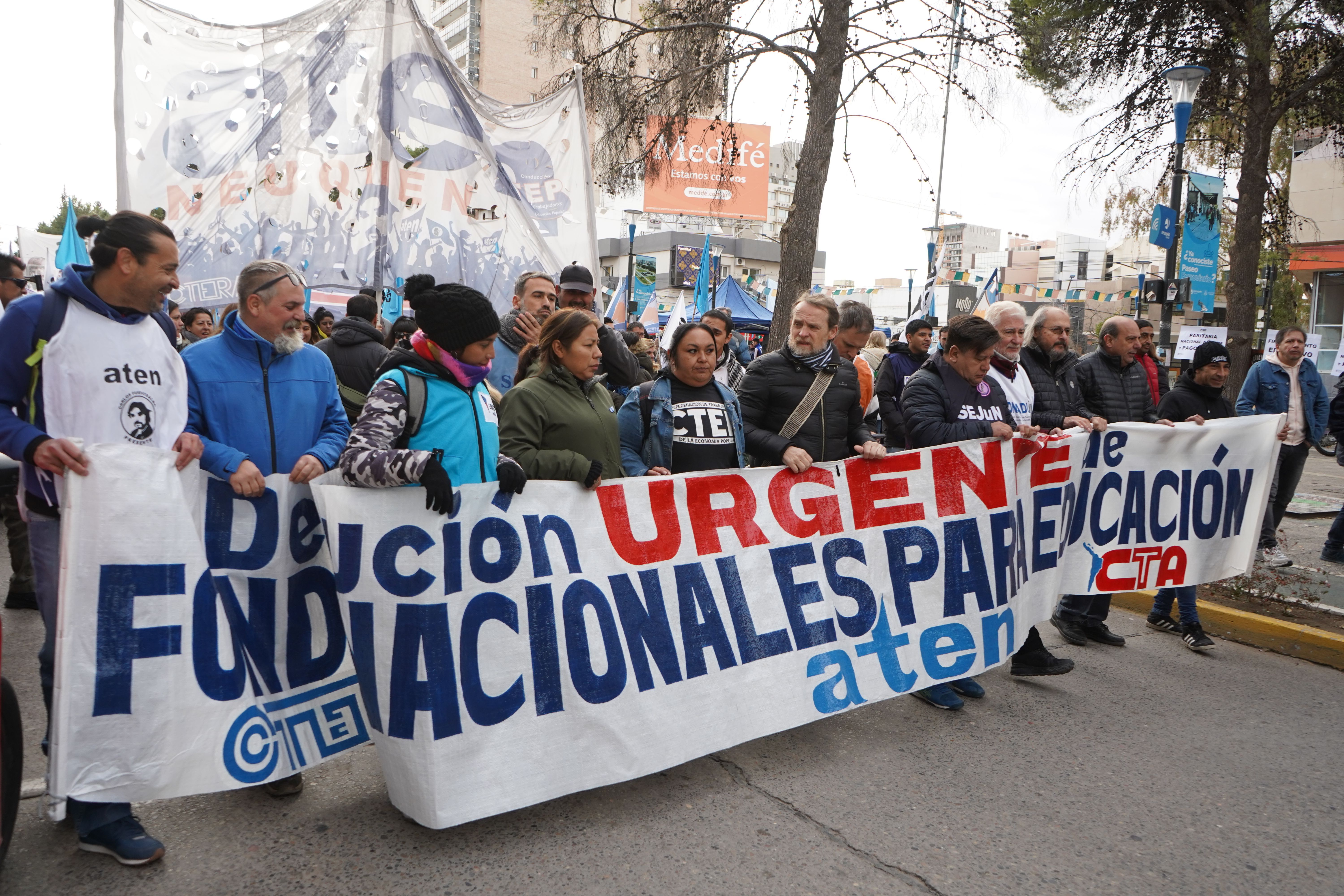 La movilización gremial recorrió las calles del centro de Neuquén.