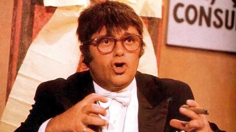 La prolífica trayectoria de Tato Bores se inició a mediados de la década del 40 en Radio Splendid. La prolífica trayectoria de Tato Bores se inició a mediados de la década del 40 en Radio Splendid.