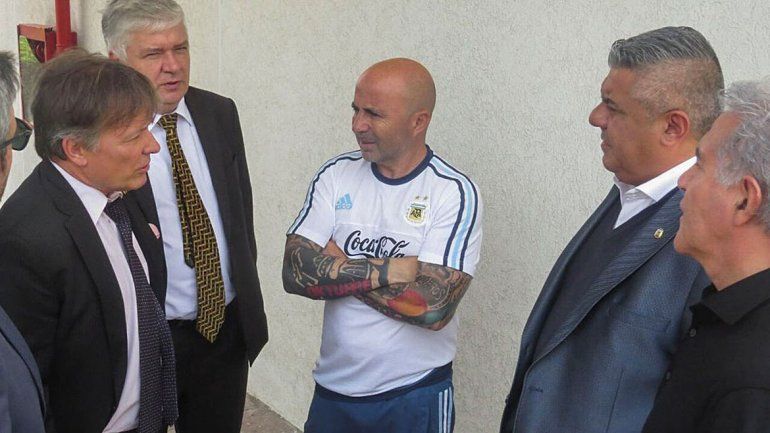 El martes se  empieza a dar forma a la salida del DT