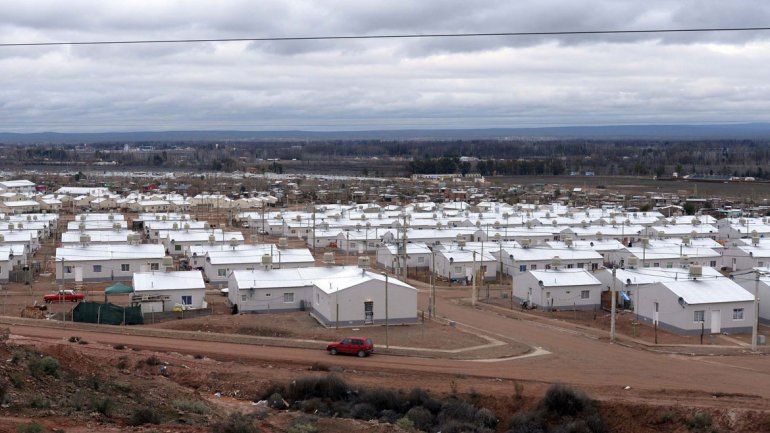 Un problema al que le buscan una solución urgente. Son muchas familias del barrio Cuenca XVI las que recibieron facturas de luz muy altas.