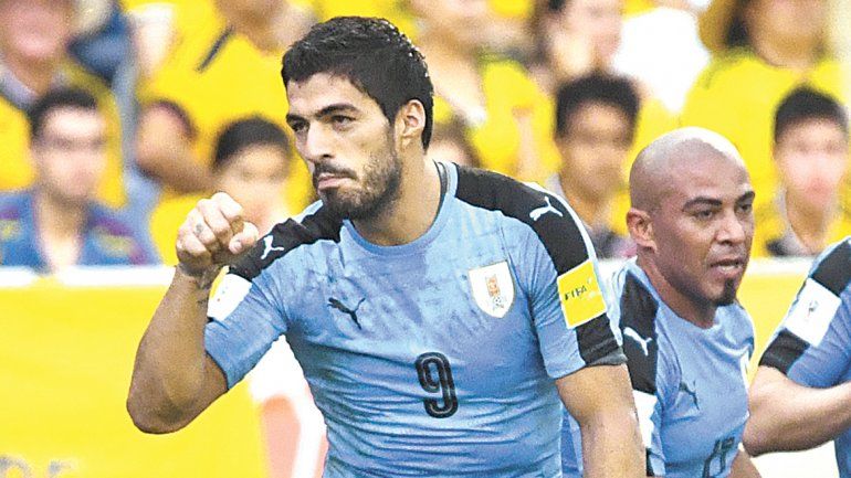 Los charrúas empataron y Suárez es el goleador histórico