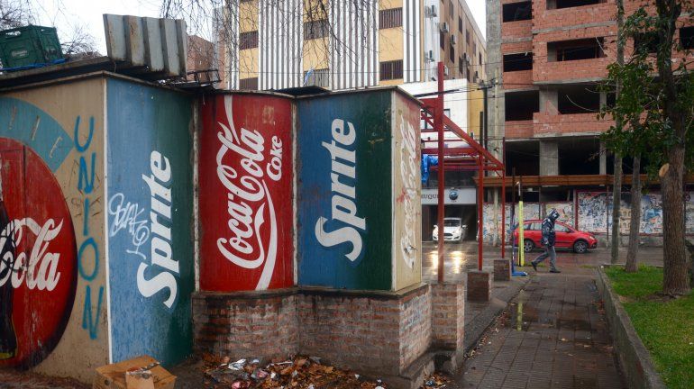 El kiosco de Independencia y Tierra del Fuego es uno de los lugares más afectados.