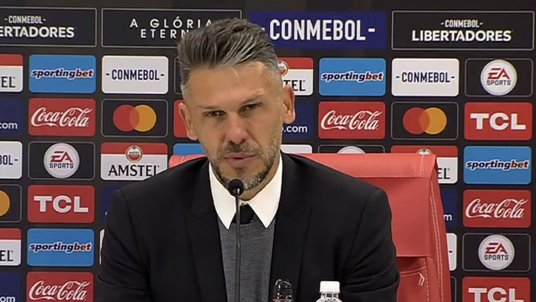 Martín Demichelis en conferencia de prensa tras la eliminación de River en Brasil.