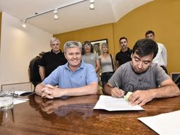 Plaza Huincul acordó un aumento salarial anual del 36% Plaza Huincul acordó un aumento salarial anual del 36%