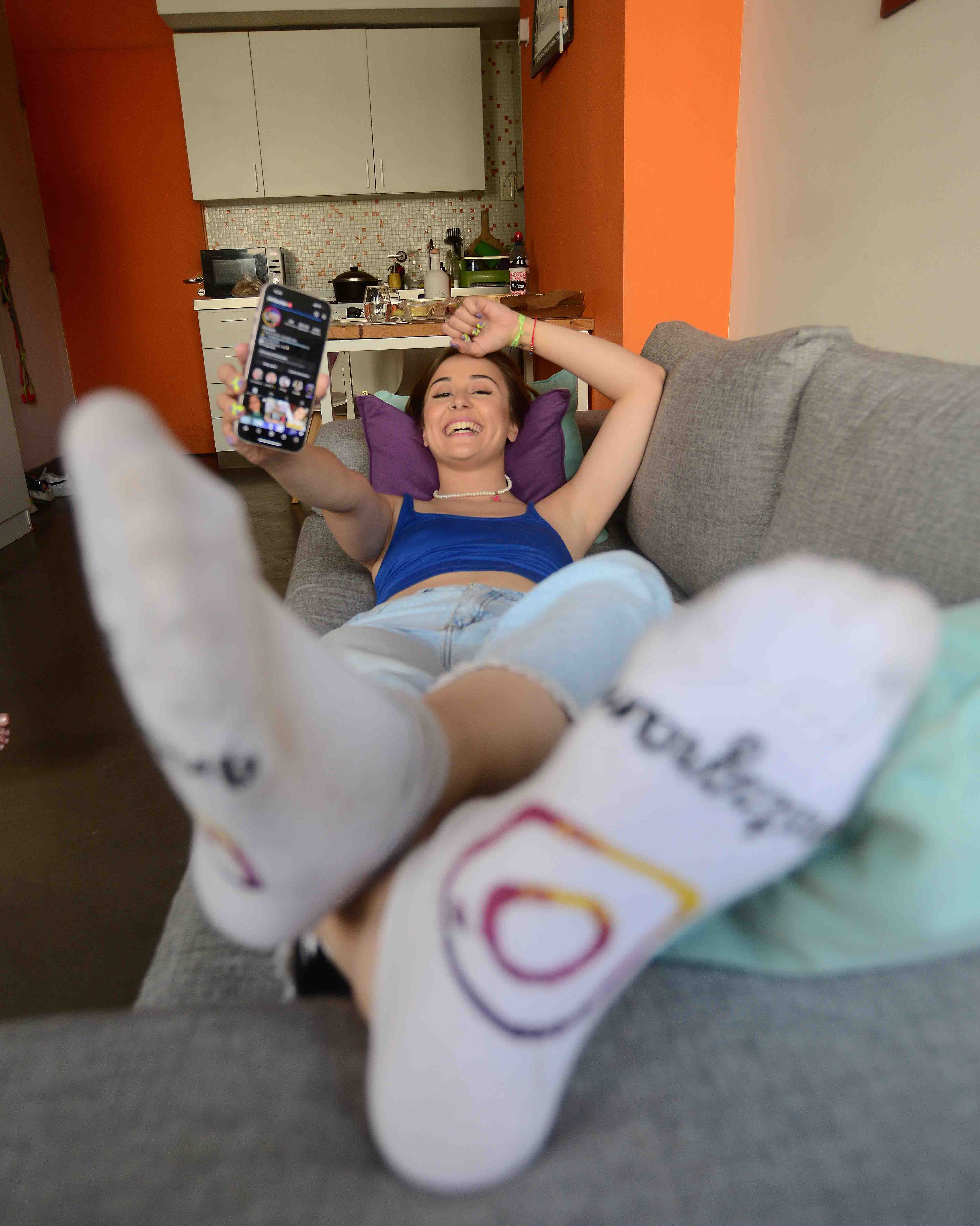 Sonrío mucho y me baño poco: quién es la influencer neuquina que es furor
