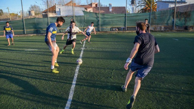 Medidas: por qué el criterio para el Fútbol 5 y los gimnasios es diferente