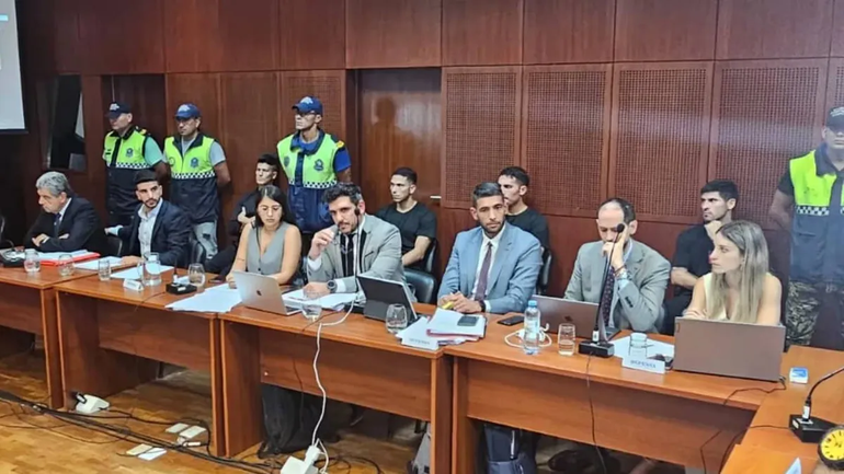 El celular de una amiga de la víctima es clave para determinar la culpabilidad de los jugadores de Vélez denunciados por abuso sexual. Foto: TN.