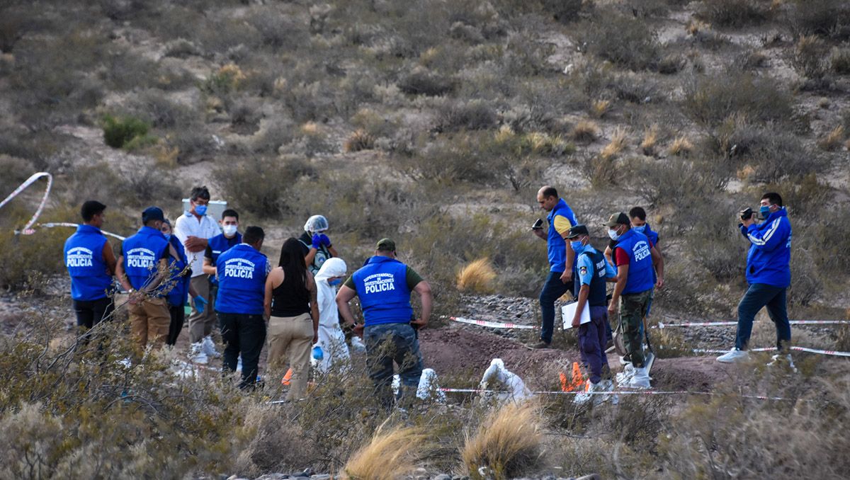 Femicidio: encontraron el cuerpo de una mujer enterrado en la meseta