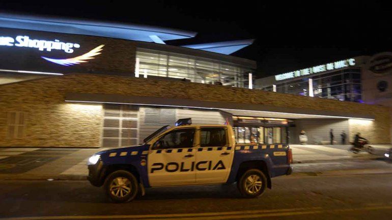 Otra tarde de tensión en el shopping: una riña entre pibes terminó con un demorado