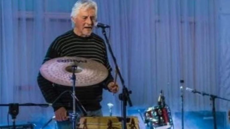 Oscar Tito Oyarzún y su bombo legüero