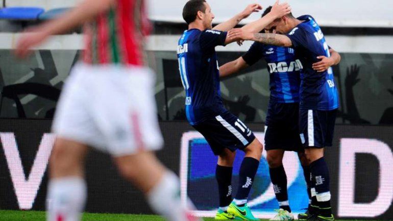 El zapalino Acuña hizo dos en la goleada de Racing a Vélez