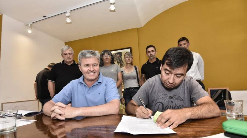 Plaza Huincul acordó un aumento salarial anual del 36% | LM Neuquen Plaza Huincul acordó un aumento salarial anual del 36%