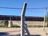 En enero pasado, los desconocidos de siempre se afanaron la malla metálica del cerco perimetral de la salita de Costa Norte. Ahora, vecinos y personal hospitalario están impulsando una rifa solidaria para reponer y arreglar lo que fue robado.