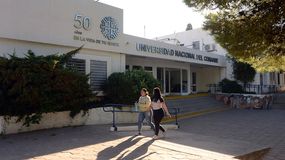 La mayoría de las unidades académicas de la UNCo que son afectadas por el alerta por viento suspendieron las clases.