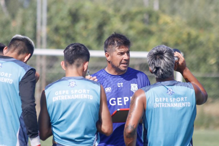 Alejandro Abaurre es el entrenador de Deportivo Rincón. Fotos: Anahí Cárdena