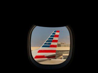 FOTO DE ARCHIVO: Un avión de American Airlines en el aeropuerto de Los Ángeles, California. 4 de marzo de 2019.  REUTERS/Lucy Nicholson