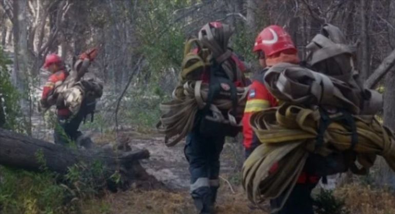 Brigadistas en el Parque Nacional Los Alerces, donde este miércoles se cumple una semana de operativo contra las llamas. Brigadistas en el Parque Nacional Los Alerces, donde este miércoles se cumple una semana de operativo contra las llamas.