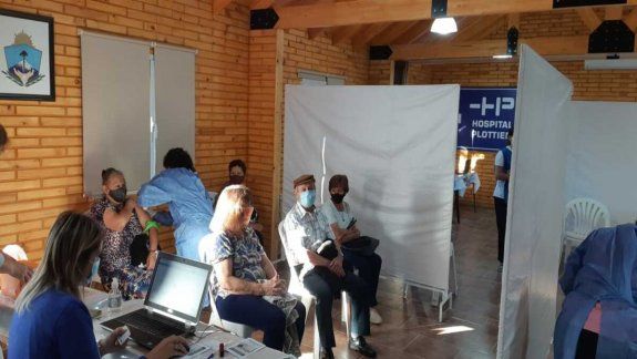 COVID: comenzó el operativo de vacunación en el hospital de Plottier