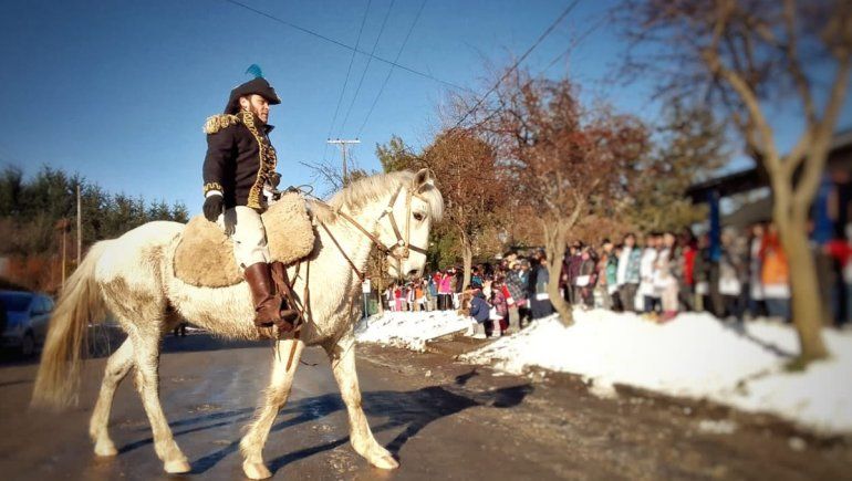 El General San Martín sorprendió a los chicos en Villa La Angostura