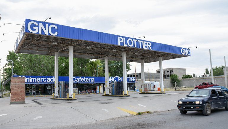 Suman un asalto a una GNC dos acusados de un crimen